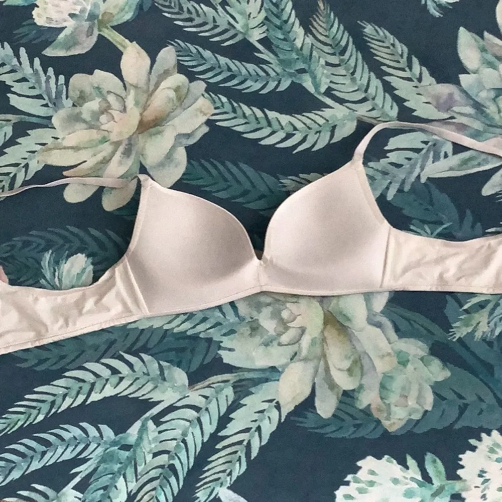 🌿NWOT- Never worn! Victoria’s Secret So Obsessed Wireless Push Up Bra - Picture 6 of 13